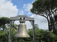 Vatikanische Gärten: Glocke zum Heiligen Jahr 2000