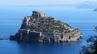 Vorbei am Castello Aragonese ...