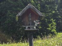 Weg zu den Vallesinella Wasserfällen in den Brenta Dolomiten