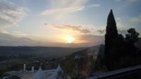 dem Sonnenuntergang entgegen