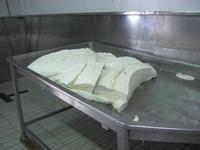 der frische noch unverarbeitete Mozzarella