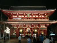 Tokio - Senso-ji-Tempel - Hözömon-Tor bei Nacht 