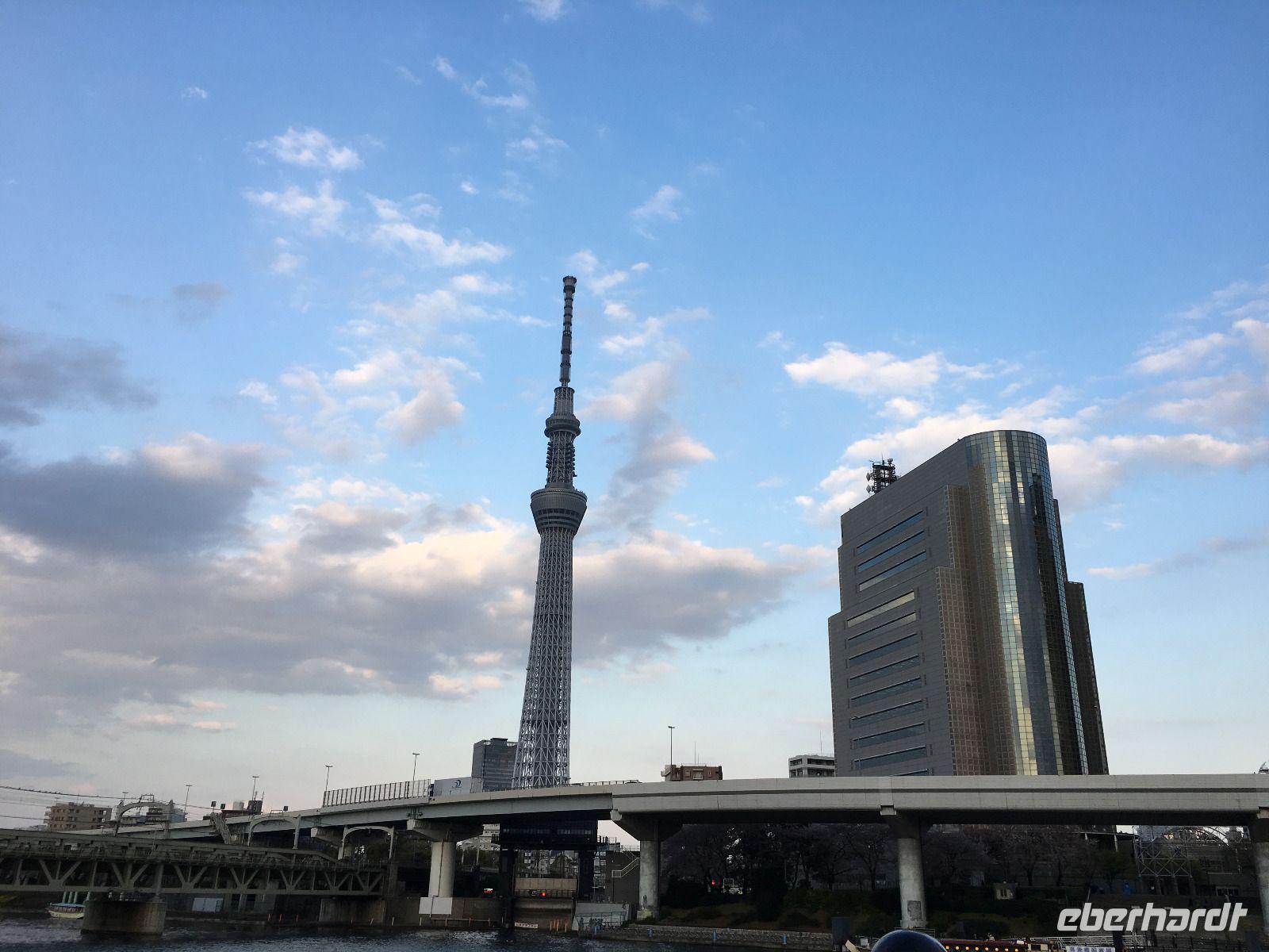 Fahrt mit der Metro vom Tokyo Skytree und Spaziergang zum Hotel