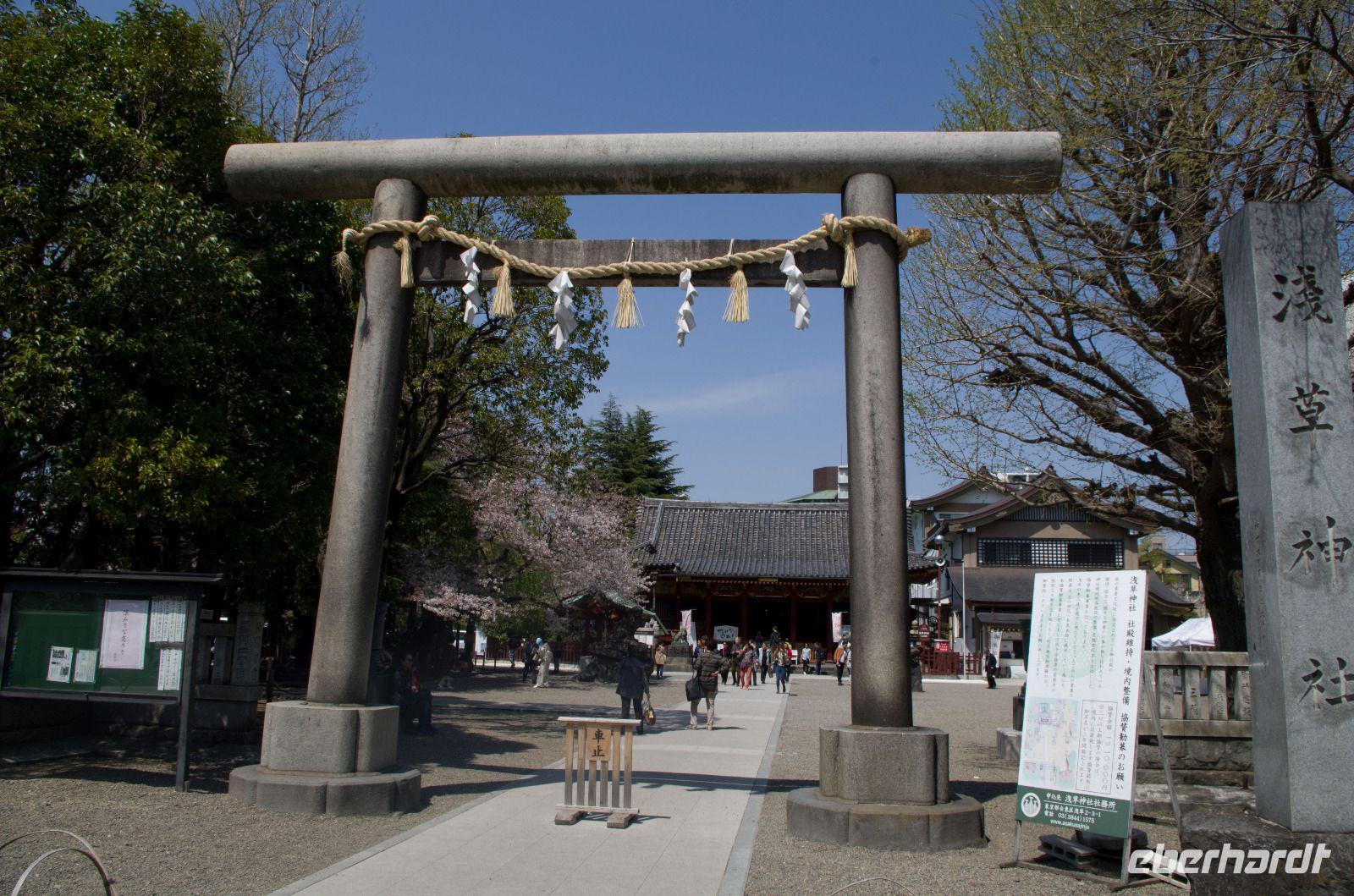 Spaziergang und Besuch des Tempels im Stadtteil Asakusa