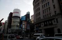 Spaziergang entlang der brühmten Einkaufsstraße in Ginza