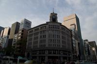 Spaziergang entlang der brühmten Einkaufsstraße in Ginza