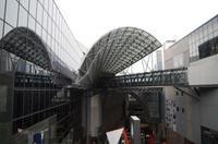 Ankunft an der Kyoto Station mit Besichtigung des beeindruckenden Bahnhofs