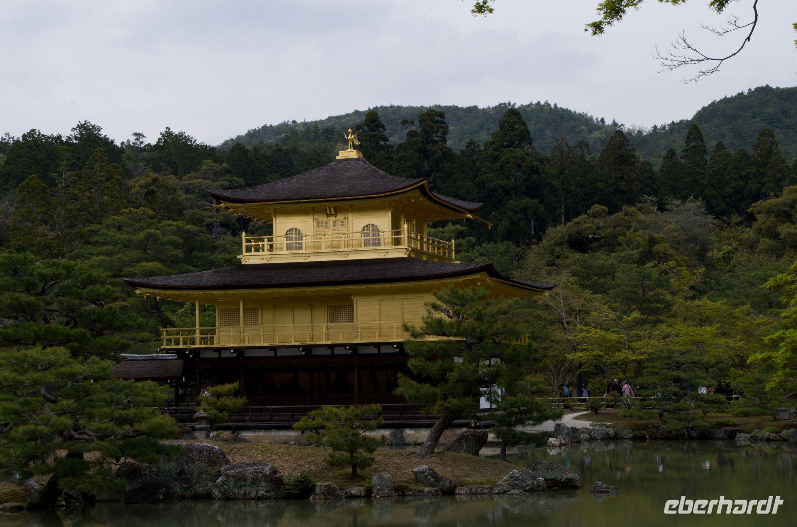 Besichtigung des als Goldenen Pavillon bekannten Tempels Kinkaku-ji