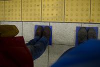 Fahrt mit der Metro Karasuma Line von Shijo Station nach Kokusaikaikan Station