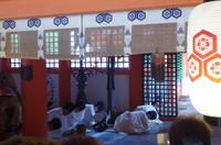 Gebete im Itsukushima-Schrein