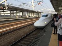 Zugfahrt mit Shinkansen von Himeji nach Hiroshima