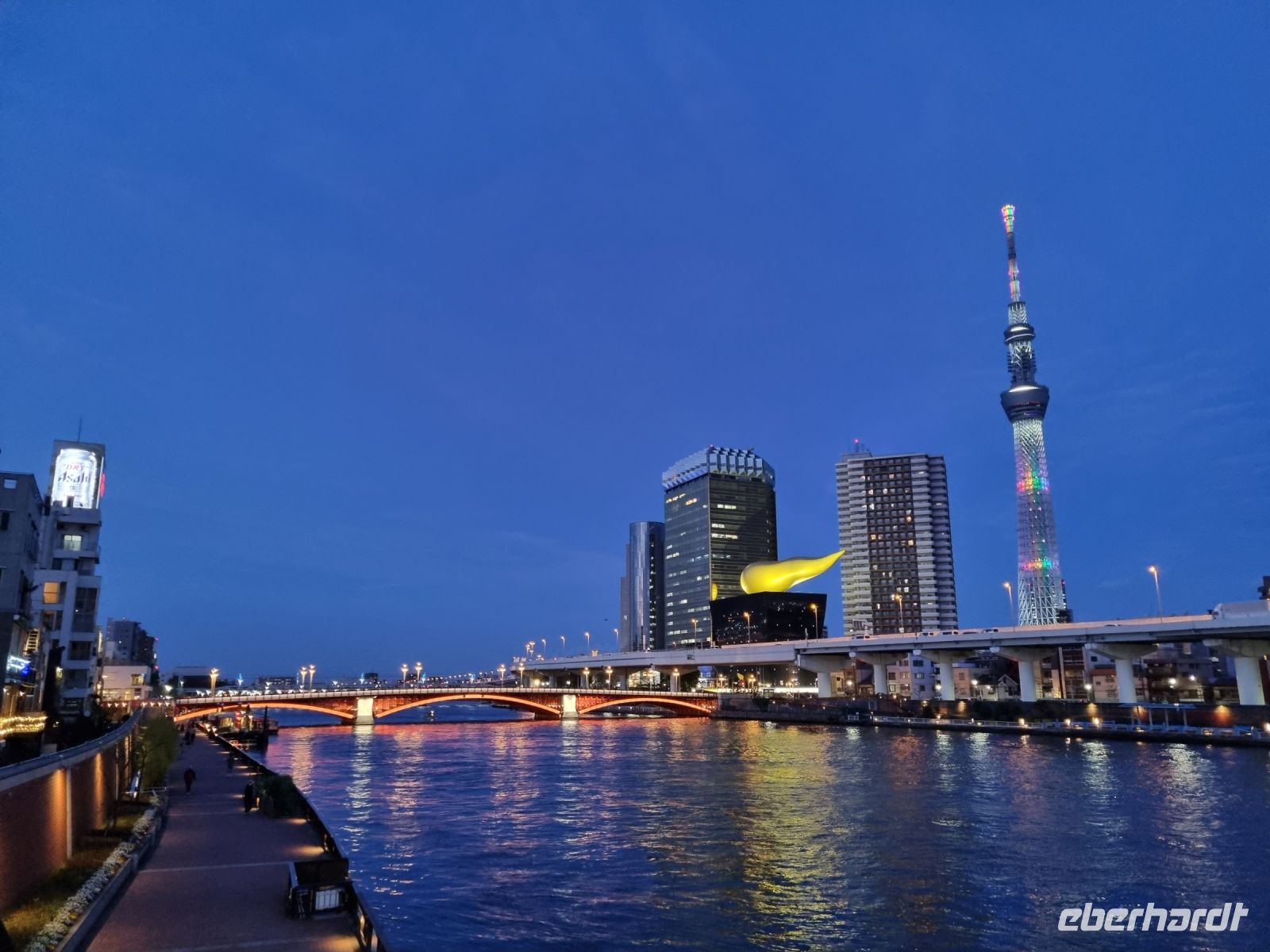 Tokio - Abendlicher Spaziergang entlang des Sumida-Flusses 