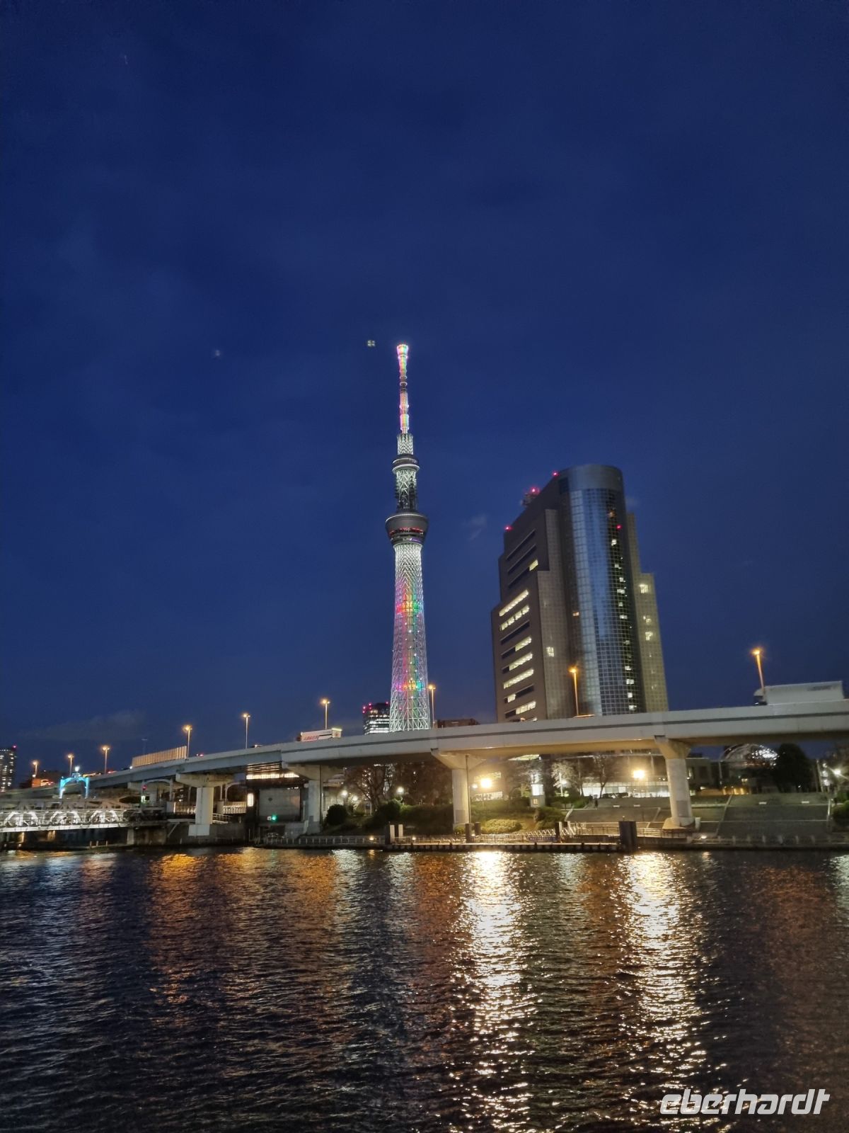 Tokio - Abendlicher Spaziergang entlang des Sumida-Flusses 