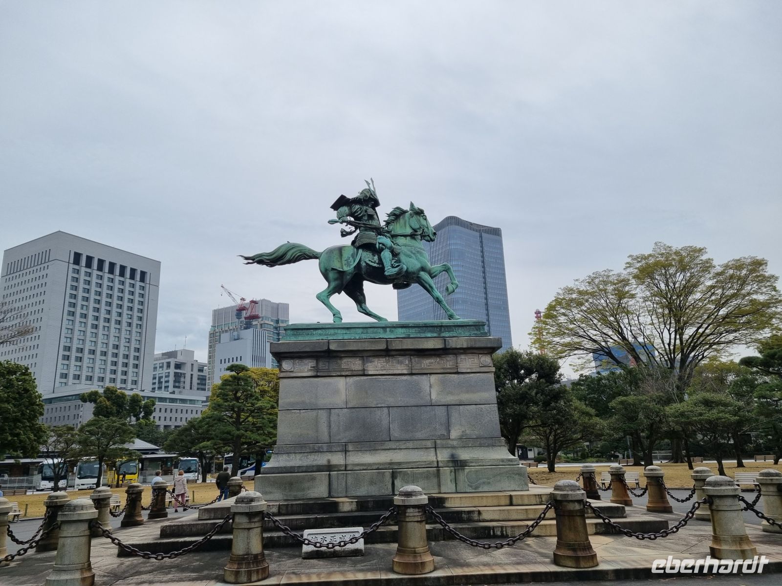 Tokio - Garten am Kaiserpalast (Statue Kusunoki Masashige)