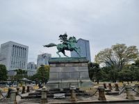 Tokio - Garten am Kaiserpalast (Statue Kusunoki Masashige)