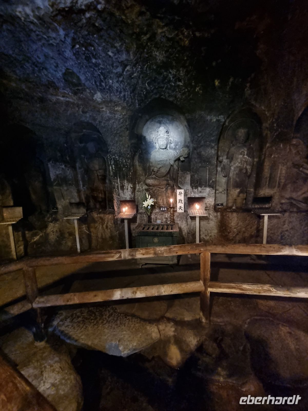 Kamakura - Grotten Benten-kutsu und der Benten-do