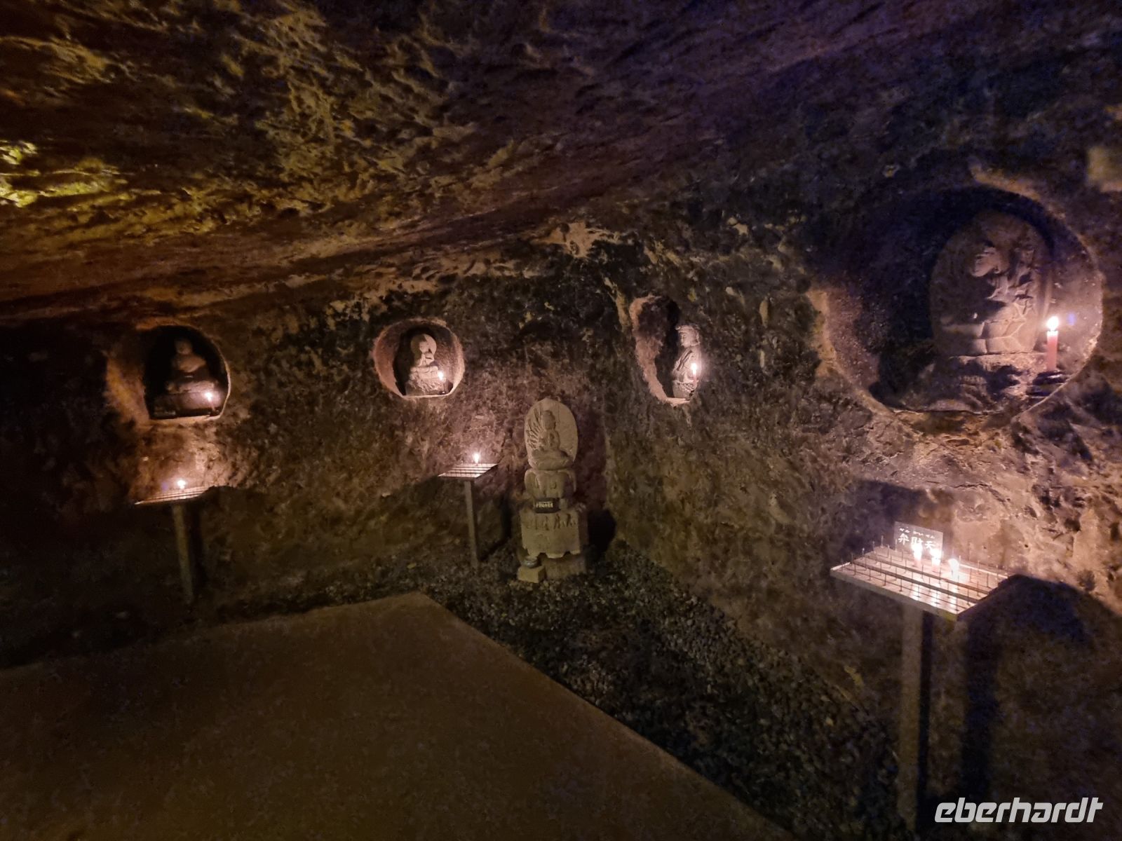 Kamakura - Grotten Benten-kutsu und der Benten-do