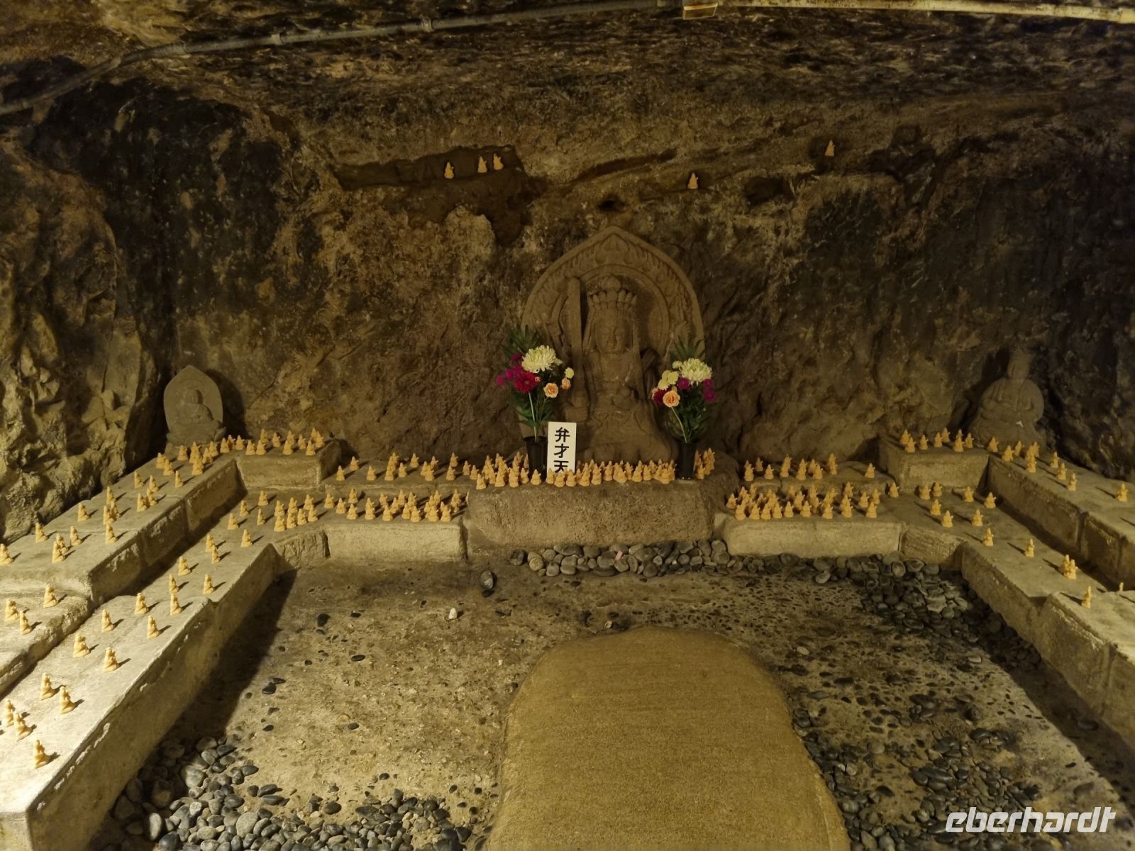 Kamakura - Grotte Benten-kutsu und der Benten-do