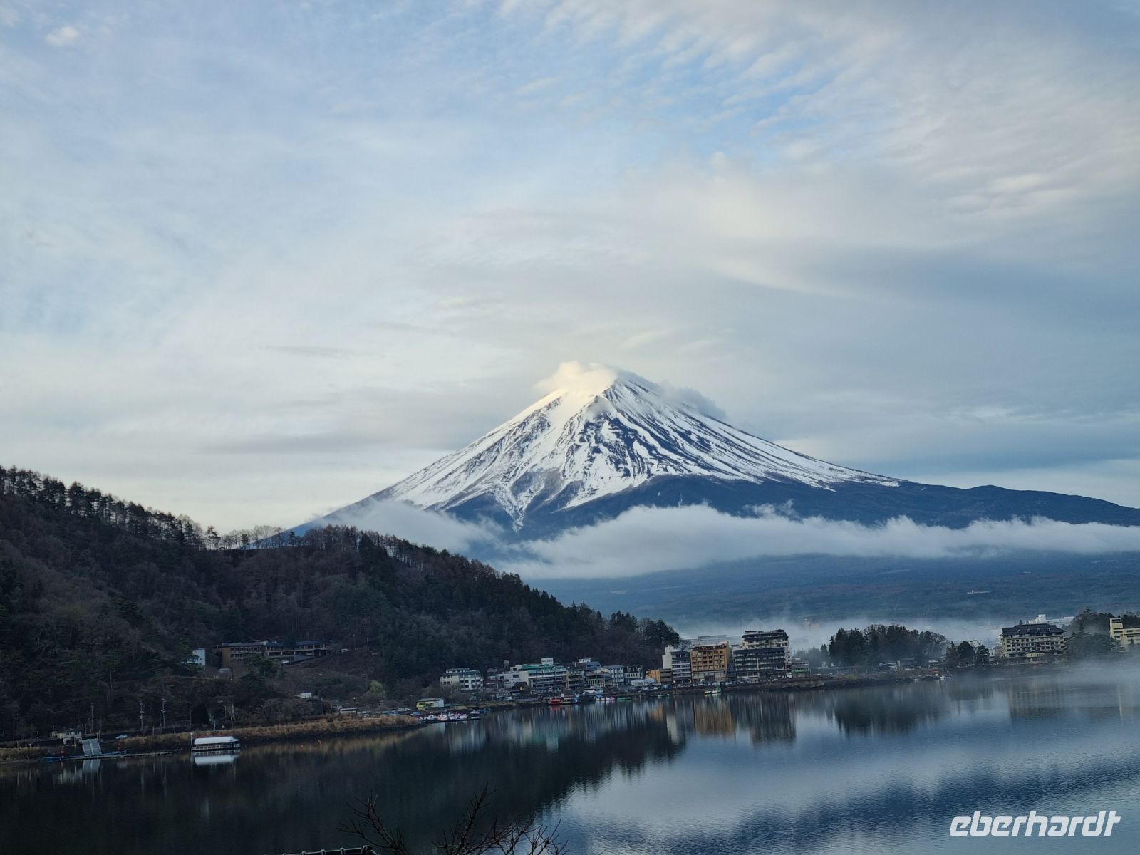 Kawaguchiko - Ausblick vom Hotel auf den Kawaguchi-See und Fujisan