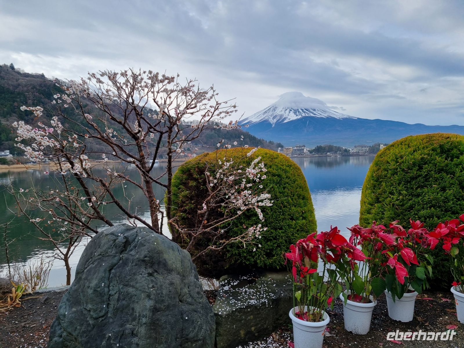 Kawaguchiko - Ausblick vom Kawaguchi-See auf Fujisan
