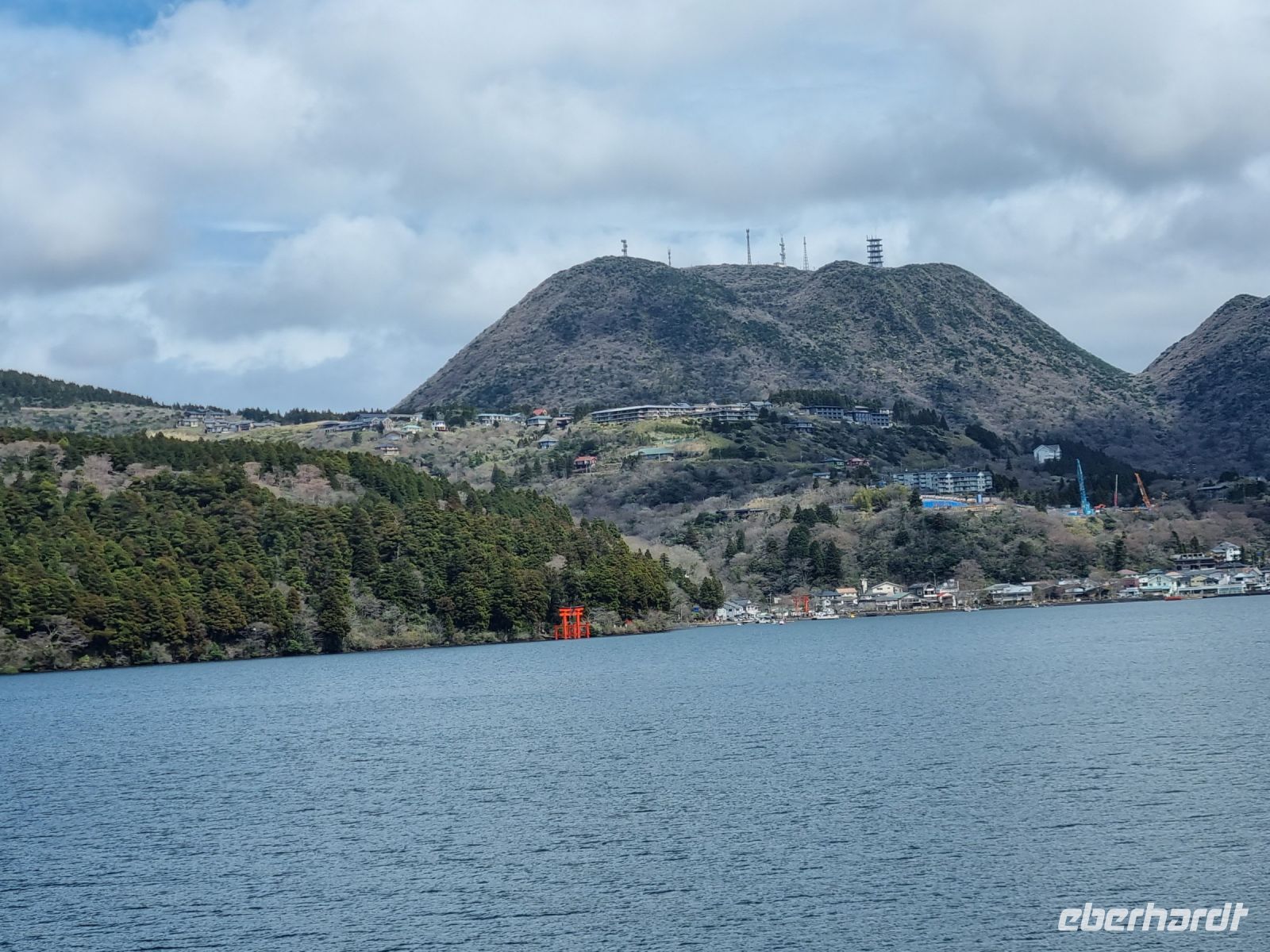 Hakone - Bootsfahrt auf dem Ashi-See (Heiwa no Torii)