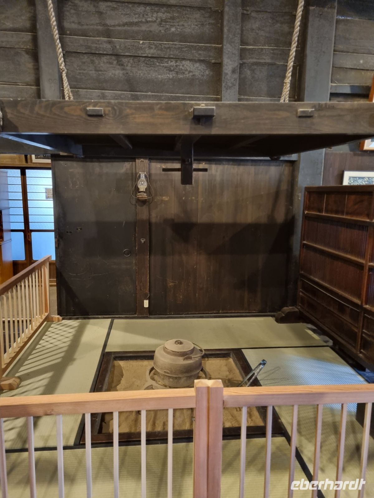 Dorf Shirakawa (Wada-Haus - Feuerstelle)