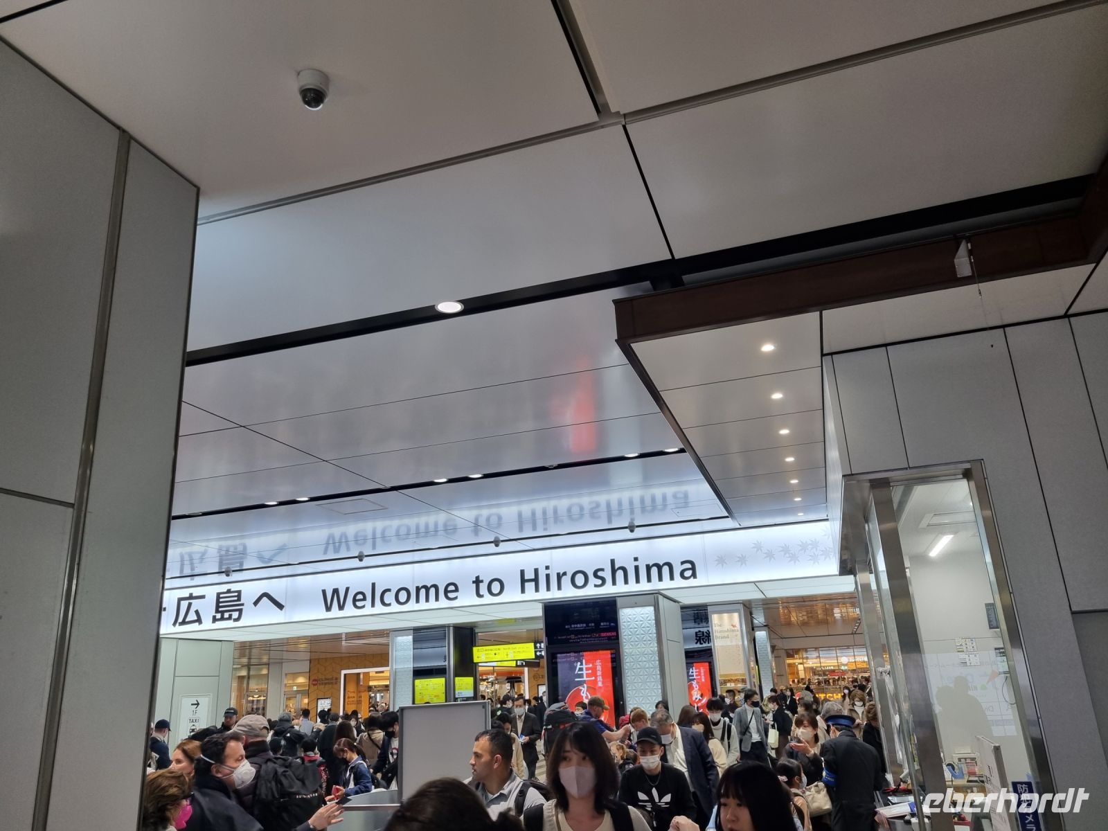 Ankunft am Bahnhof in Hiroshima 