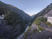 132. Staudamm auf dem Weg nach Takayama