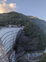 133. Staudamm auf dem Weg nach Takayama