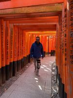 Jacob Spangenberg am Schrein der 1000 Tore - Fushimi Inari Taisha