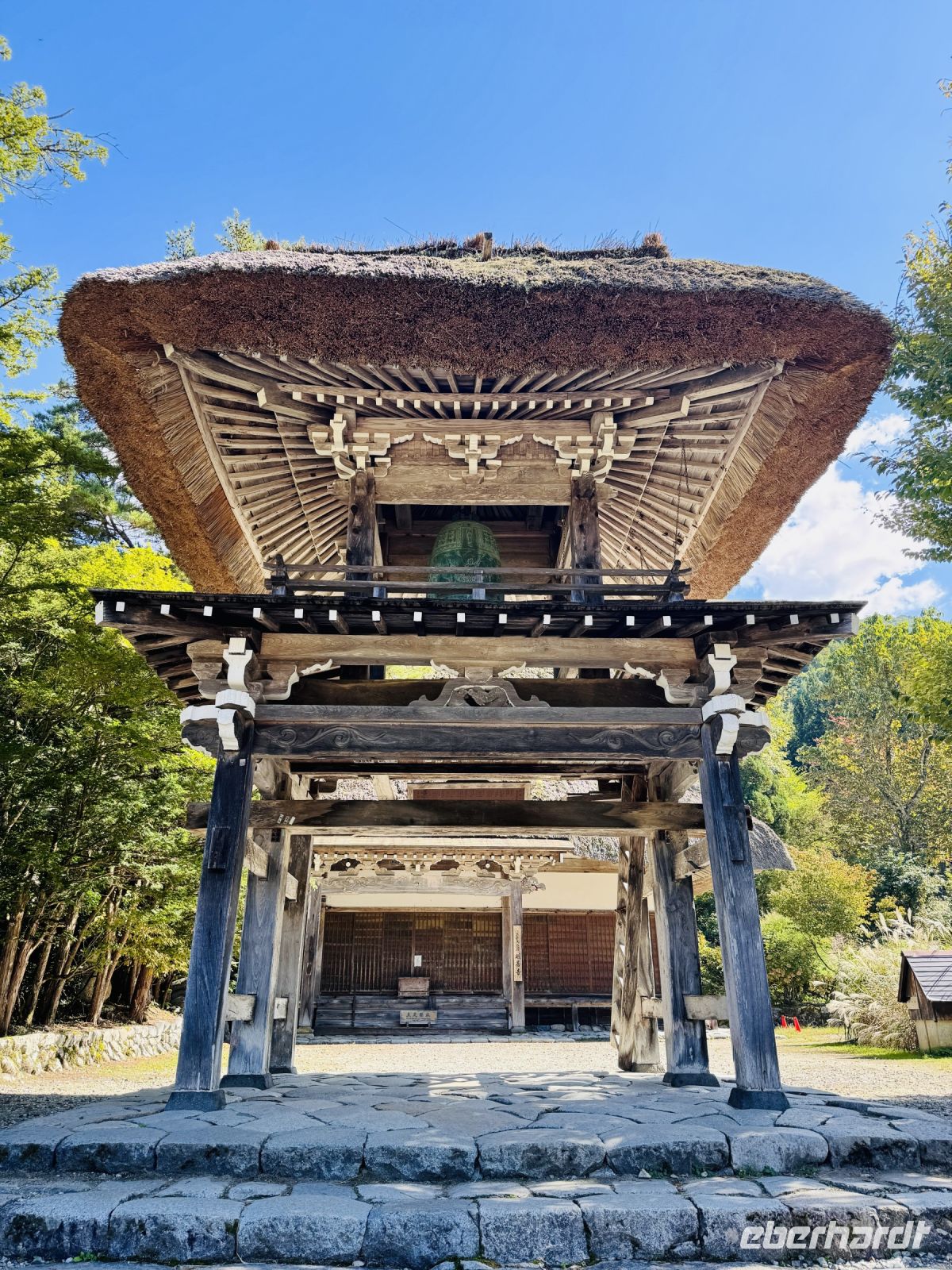Tag 7 - Glockenturm im Dorf Shirakawa-go Ogimach