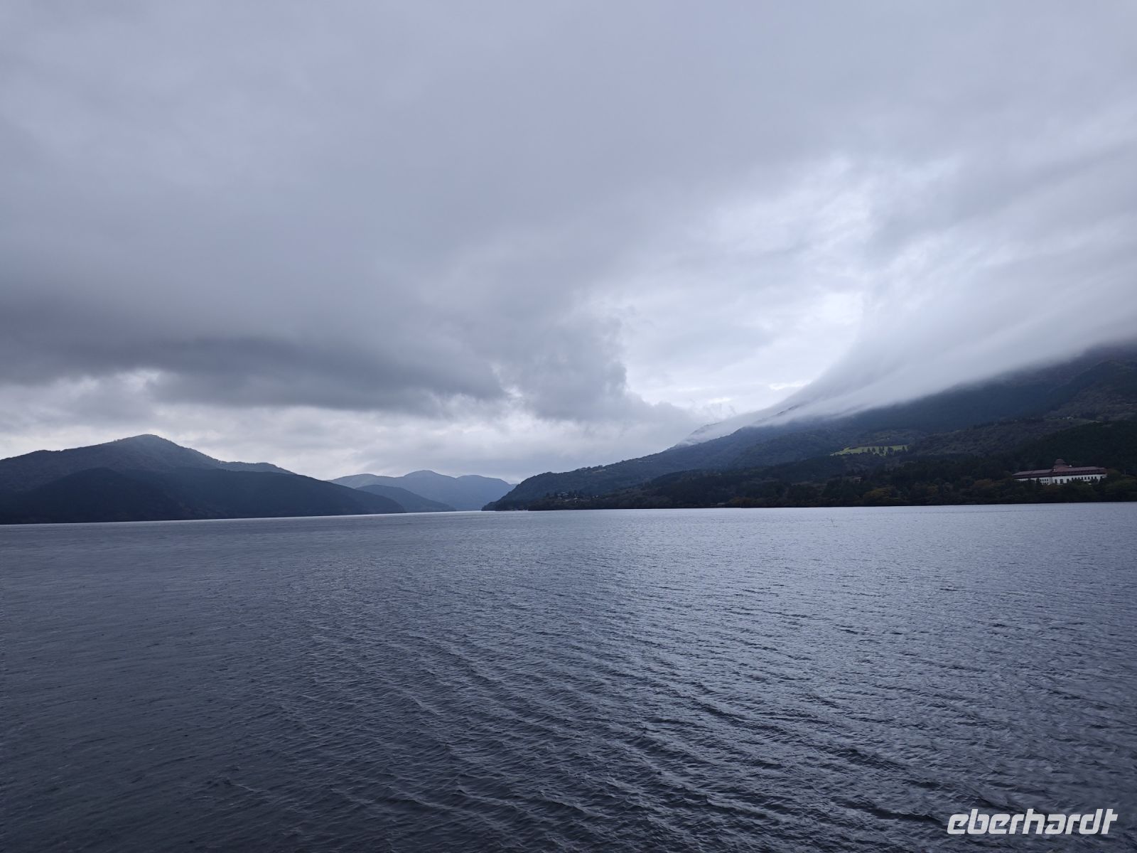 Bootsfahrt auf den Ashi See