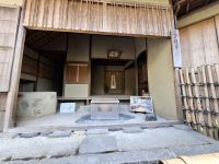 beim Goldenen Pavillon (Kinkakuji) in Kyoto