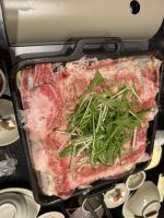 hauchdünnes Rindfleisch, das am Tisch gegart wird &ndash; &copy; Sabine Letzybyll (Eberhardt TRAVEL)