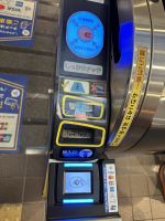 Tokio - U-Bahn - Eingang - bitte Karte scannen &ndash; &copy; Sabine Letzybyll (Eberhardt TRAVEL)