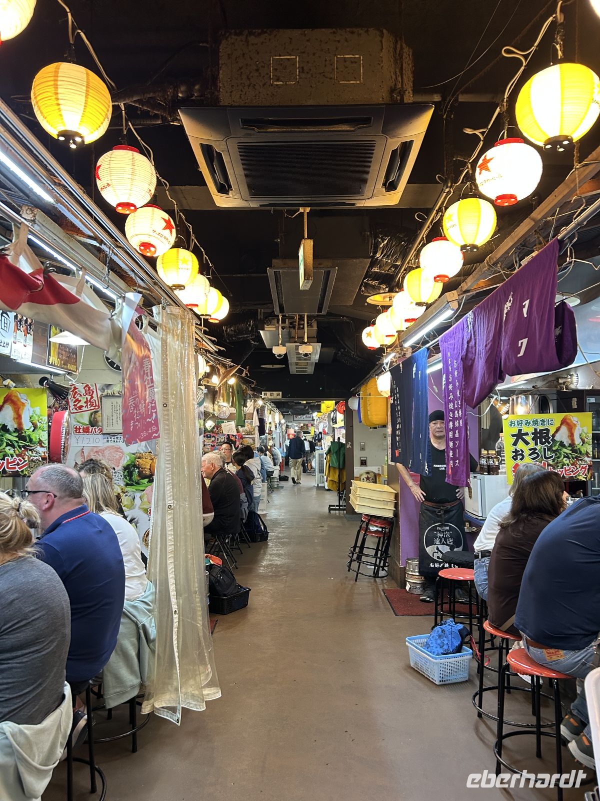 Ekimae Hiroba Foodcourt &ndash; &copy;  (Eberhardt TRAVEL)