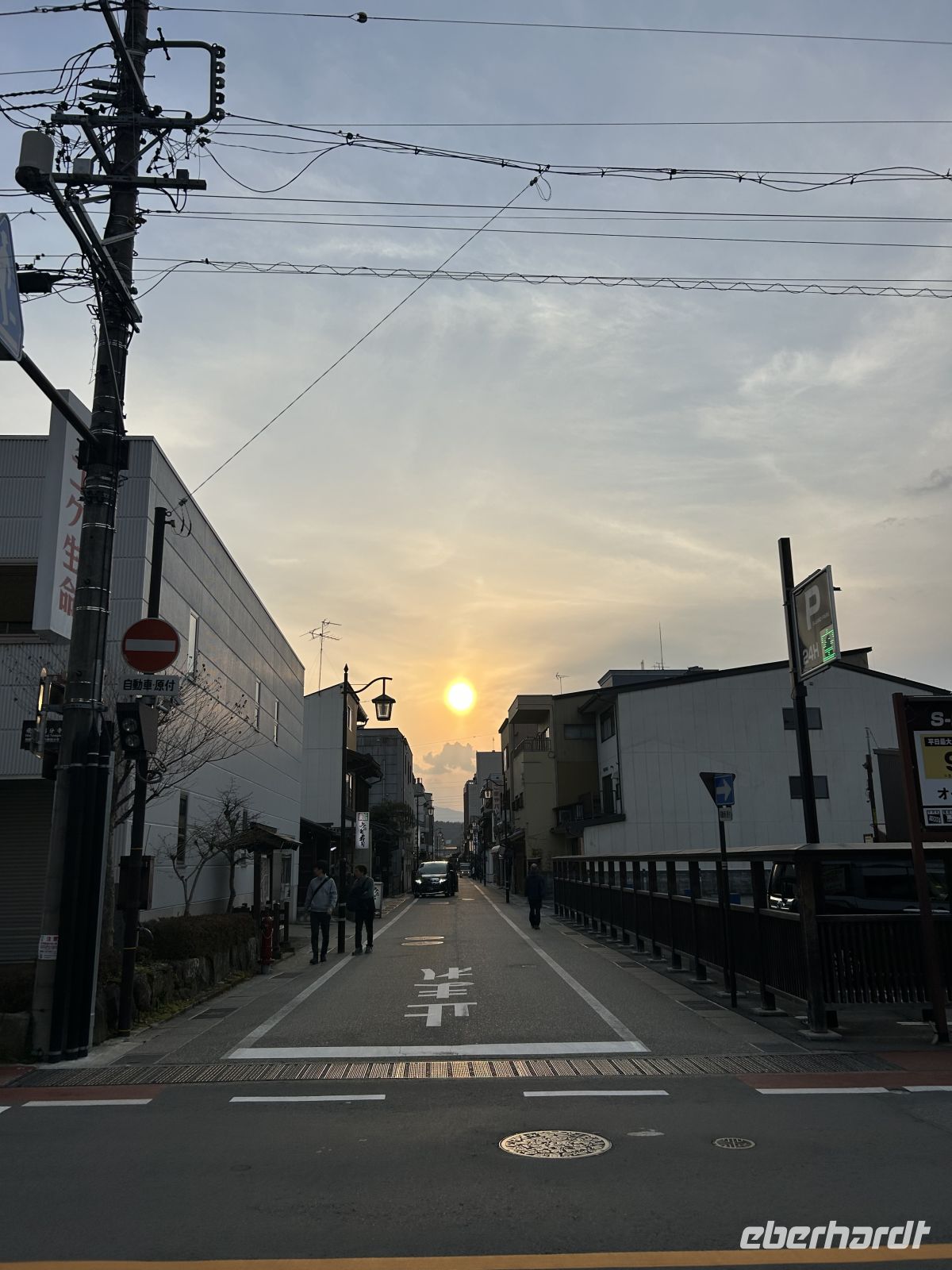 Sonnenuntergang Takayama  &ndash; &copy;  (Eberhardt TRAVEL)