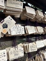 Holzschilder (genannt Ema) &ndash; &copy; Mary Dobberkau (Eberhardt TRAVEL)