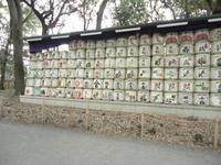 Sakefässer im Meiji-Schrein
