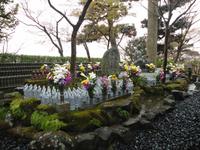 Kindergräber-Figuren im Hasedera_2