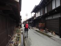 Herr Horn in den Gassen von Takayama