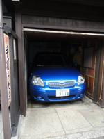 Parkplatz in einem traditionellen Haus in Takayama