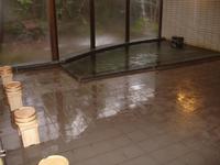 Ryokan in Hakone - im Onsen, dann gereinigt baden