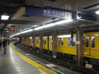 Am Bahnsteig der Metro