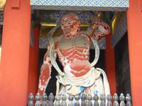 die Wächterfiguren im Toshogu Schrein