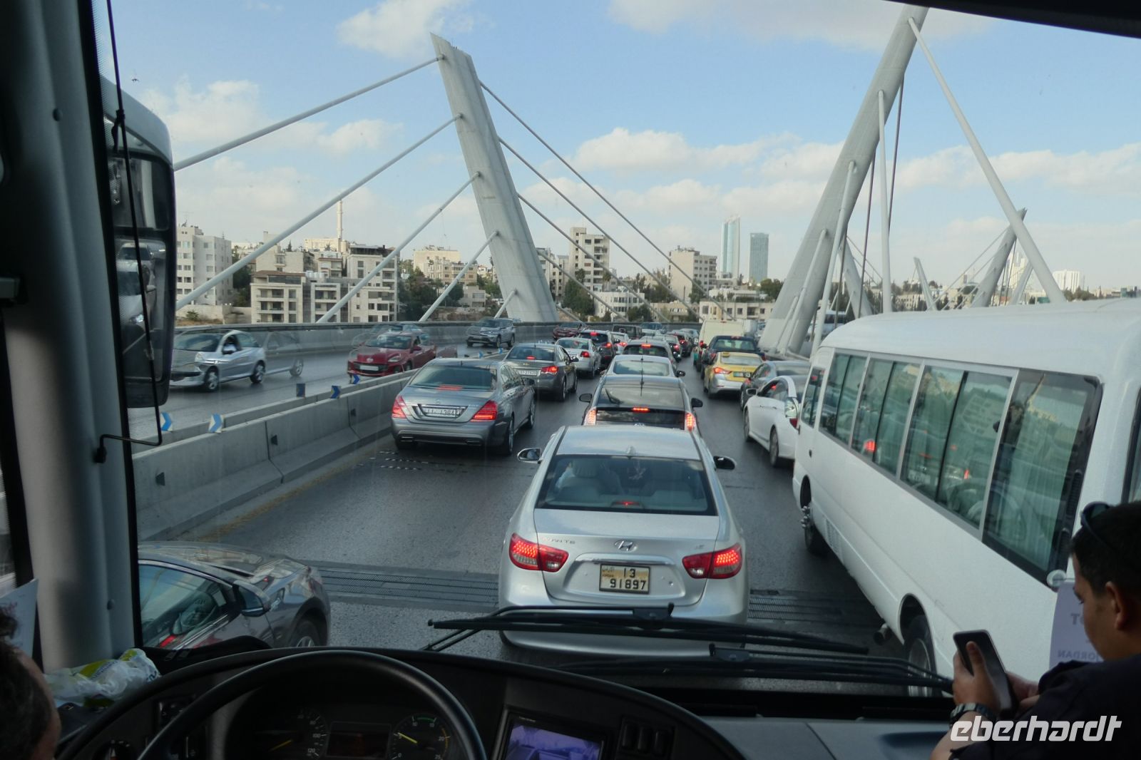 über die Brücke