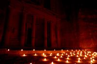Petra bei Nacht