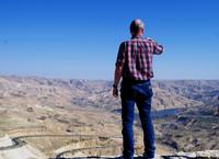 Auf der Königsstraße zwischen Madaba und Kerak - Blick auf den Wadi Mujib Staudamm