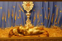 Jesuskind, dass Weihnachten an der Stelle in Grotte liegt