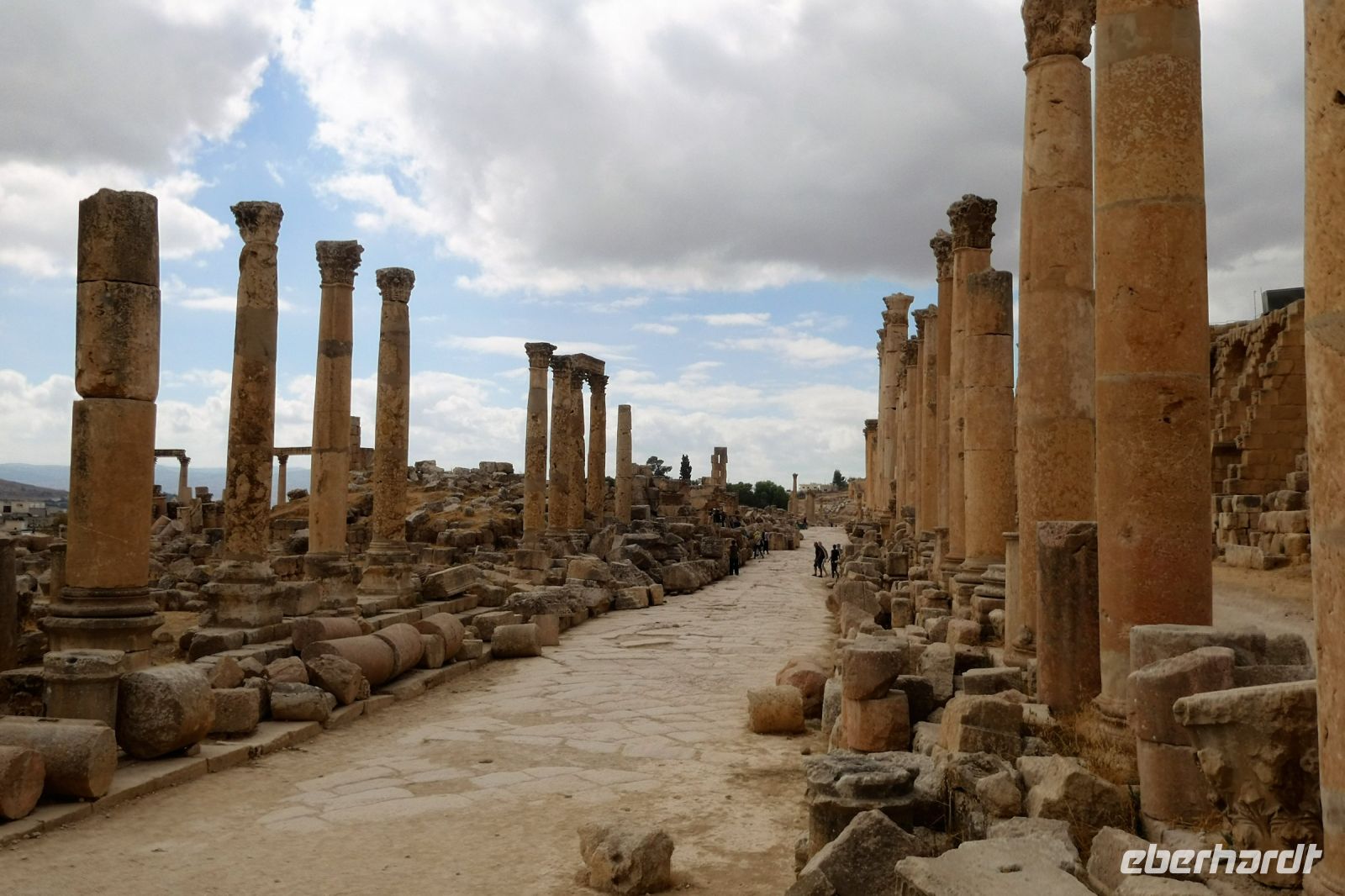 spektakuläre Steinsäulen des Cardo (Hauptstraße)